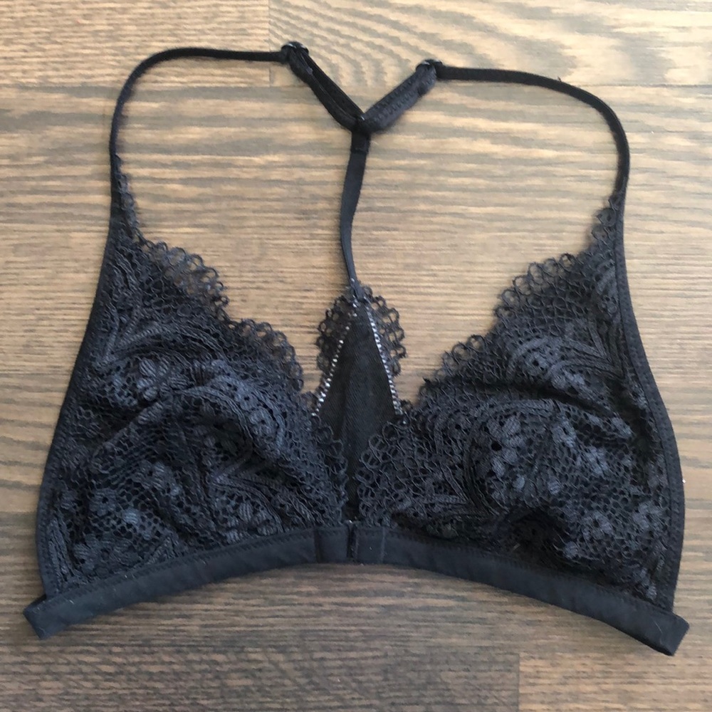 VICTORIAS SECRET BLACK LACE BRALETTE